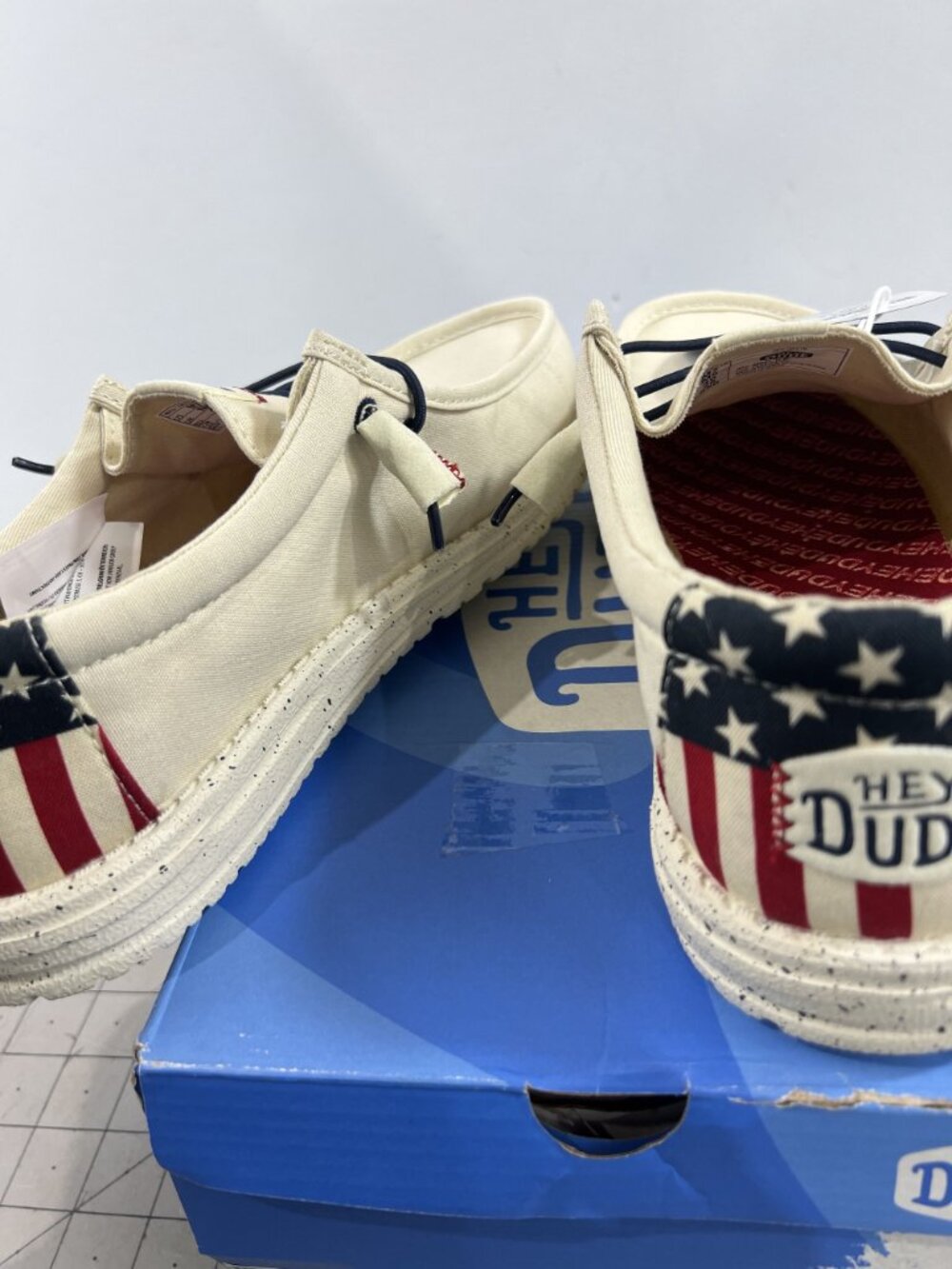 Hey Dude Men's Wally Americana Casual Shoes - Off White Sz. 7 New - Picture 6 of 7